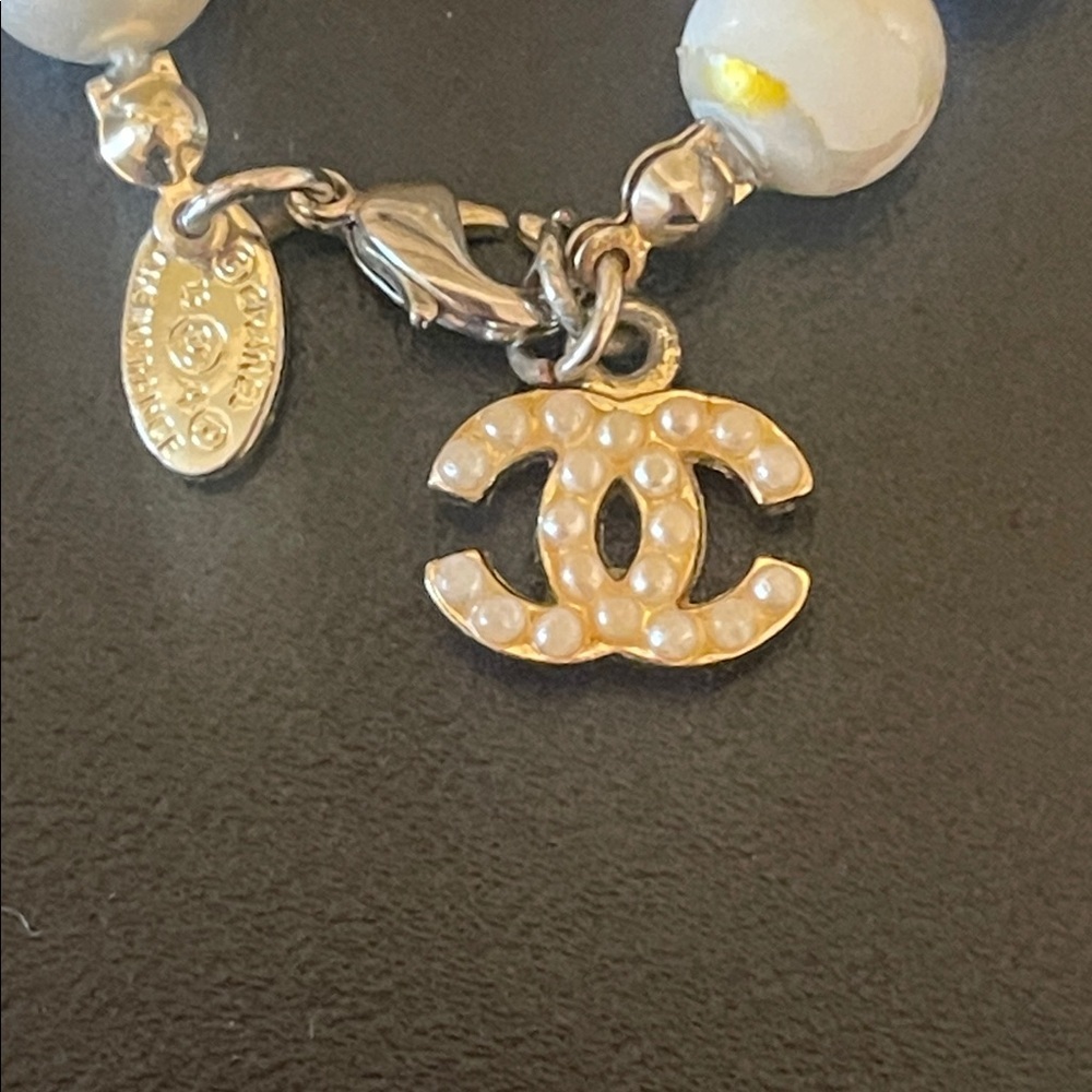 CHANEL White Pearl Bracelet with Gold light pink pearl charm Charm - Picture 2 of 11